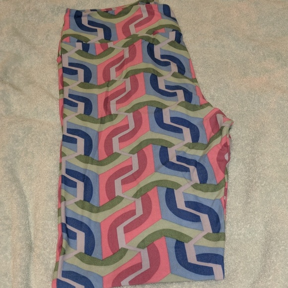 NWOT LULAROE GRAPHIC TALL & CURVY LEGGINGS - Picture 2 of 6